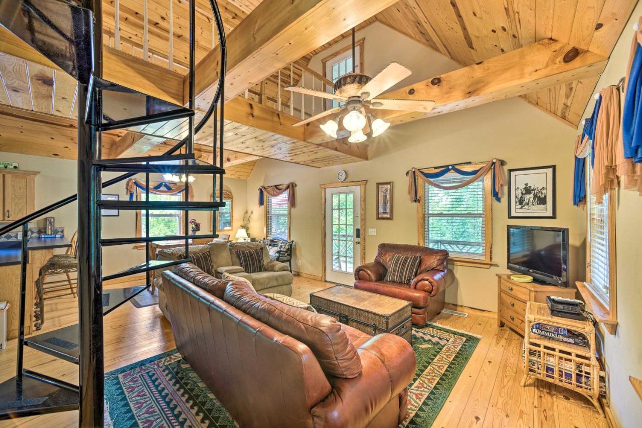 Golfers Retreat - Cabin In Resort 甘特斯维尔 外观 照片